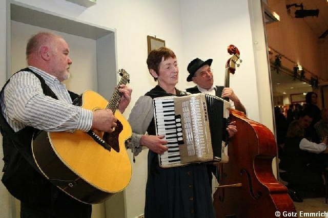 ak2008023