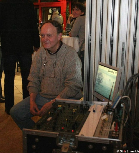 ak2008028